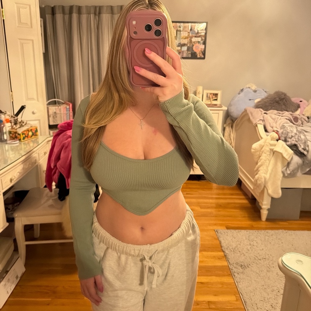 Green Women's Ribbed Crop Top - Picture 3 of 3